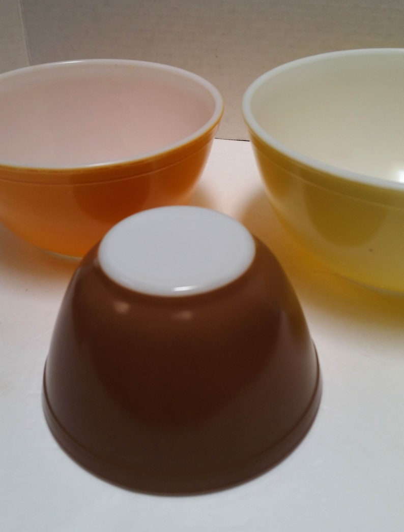vintage Kitchen Ovenproof glass set of 3 Nesting PYREX Glass Bowls made in USA