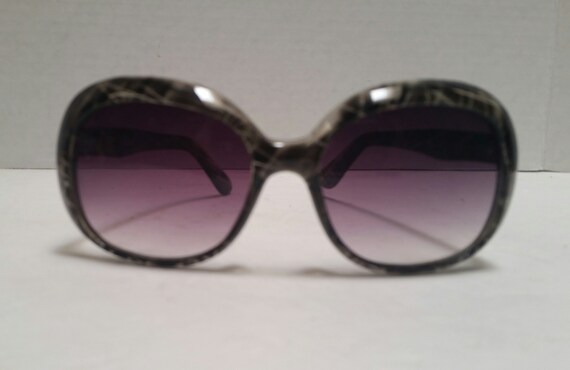 Large Frame Sunglasses with Gradient Violet Lens' - image 2