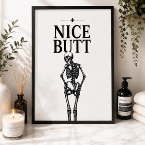 Lámina con esqueleto de trasero bonito, arte mural divertido para el baño, decoración gótica para el baño, póster de humor negro, lámina para el baño de invitados, arte mural A4 A3