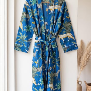 Peignoir kimono en coton bleu roi style safari | Cadeau unique pour elle | Peignoir bohème | Cadeau pour demoiselle d'honneur | Peignoir imprimé jungle