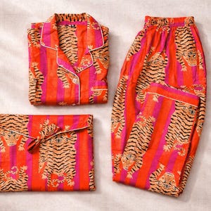 Tigerprint Pyjama Set, Orange Rosa Gestreifte Loungewear, 3-Teilig