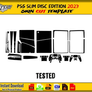 Può includere: Modello in bianco e nero per una skin PS5 Slim Disc Edition 2023. L'immagine include i contorni della console, dei controller e degli accessori. Viene visualizzata la parola "TESTED". L'immagine include anche il testo "Instant Download Not A Physical Product".