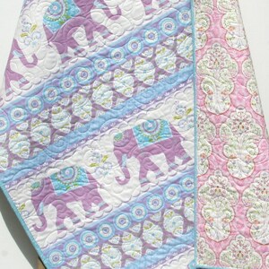 LAST ONE Elephant Baby Quilt, Mädchen Krippe Bettwäsche, Kindergarten Baby Bettwäsche, handgemachte Baby Quilt, Krippe Decke, Pastell, Designer Bettwäsche, lila