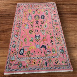 Vintage Pink Oushak Wool Rug – Hand-Knotted Turkish Area Carpet, Floral Motif, Soft Pastel Tones, Boho Living Room or Bedroom Decor