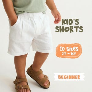 Op de afbeelding: Een kind draagt witte linnen shorts met zakken en bruine sandalen. De afbeelding bevat de tekst "KID'S SHORTS", "10 maten 2T - 16Y" en "BEGINNER".