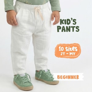 Könnte beinhalten: Weiße Kinderhose aus Leinen mit Kordelzug und Taschen. Das Bild zeigt auch grüne Turnschuhe und den Text "Kid's Pants", "10 Größen 2T-14Y" und "Beginner".