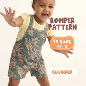 Puede incluir: Un niño lleva un pelele verde con un estampado de hojas rosas y una camiseta amarilla. El pelele tiene botones de madera y un pequeño bolsillo. El texto en la imagen dice "Romper Pattern", "15 Tallas 3M-12" y "Principiante".