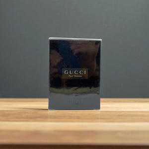 Loción para después del afeitado Gucci Pour Homme 100 ml/3.4 fl.oz. (Lote de 2003). Única. Para un caballero seguro de sí mismo.