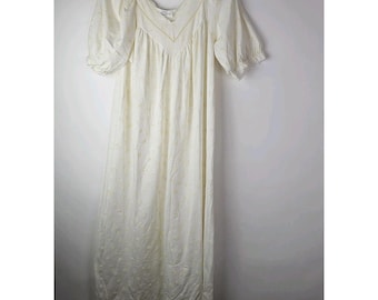 Louis Feraud Paris Lingerie Nightgown M Cottage Long Modest VTG Ivory Prairie