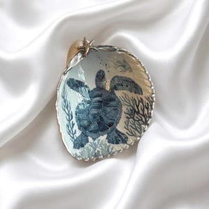 Decoupaged Sea Turtle Cockle Shell Trinket Dish | Coastal Jewelry Holder, Ring Tray