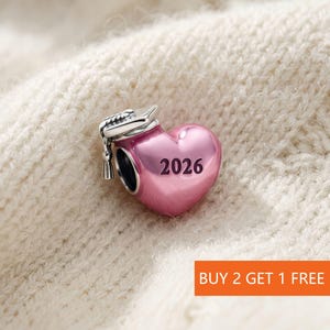 Examen 2026 Rosa hjärtberlock för armband eller halsband Silver, Halsbandshänge, Handgjort julklapp, Present till henne, Resehänge