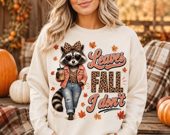 Le foglie cadono, io no PNG, divertente procione autunnale a sublimazione, design per maglietta con stampa leopardata autunnale, procione carino PNG