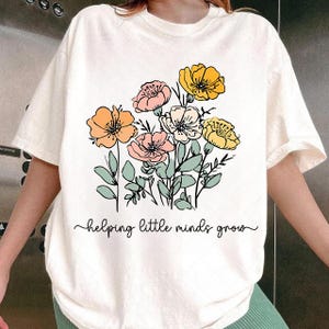Enseignant des fleurs sauvages PNG, aider les petits esprits à grandir PNG, enseignant Boho Flowers PNG, appréciation de l'enseignant, sublimation de l'enseignant, enseignant PNG.