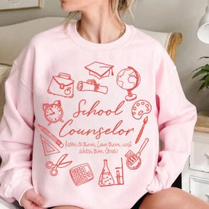 Consejero escolar (Png), diseño de sublimación de consejero preppy, camiseta de regreso a clases de consejero (Png), maestra consejera femenina (Png)
