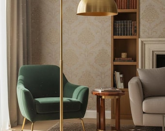 Lámpara de pie arqueada de mediados de siglo en color burdeos: luz interior de cúpula dorada