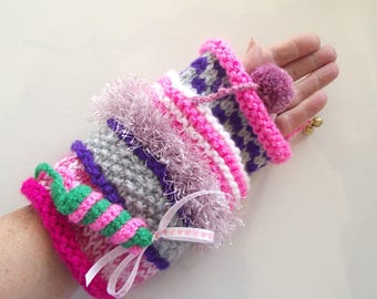 Manguito de violín de punto: ayuda sensorial con cascabeles y pompones