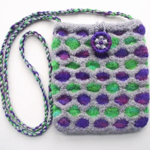 Bolso o cartera tipo bandolera estilo bohemio para festival, de merino hilado a mano en gris, morado y verde, y afieltrado, con botón Dorset hecho a mano. ¡ENVÍO GRATUITO AL REINO UNIDO!