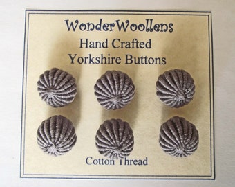 Botones esféricos Yorkshire x 6, adornos, hechos a mano con hilo de algodón gris, recreadores, estilo victoriano, ¡ENVÍO GRATIS AL REINO UNIDO!