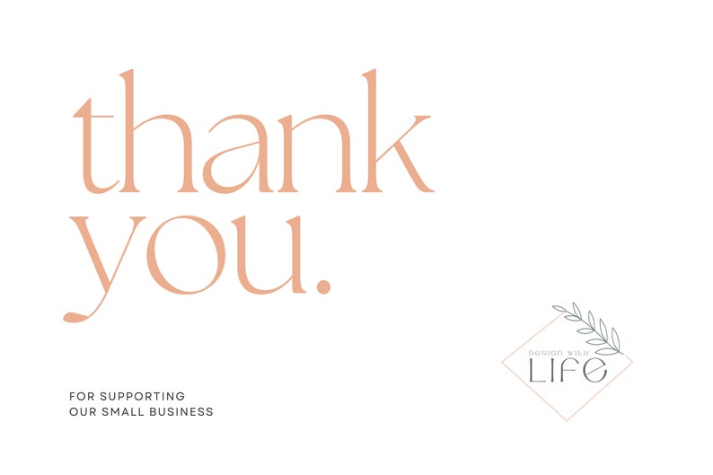 Puede incluir: Gracias por apoyar nuestro peque&ntilde;o negocio. Un fondo blanco con el texto "thank you." en fuente de color melocot&oacute;n. Un logotipo con el texto "DESIGN & LIFE" en un diamante de color melocot&oacute;n con un dise&ntilde;o de hoja verde.