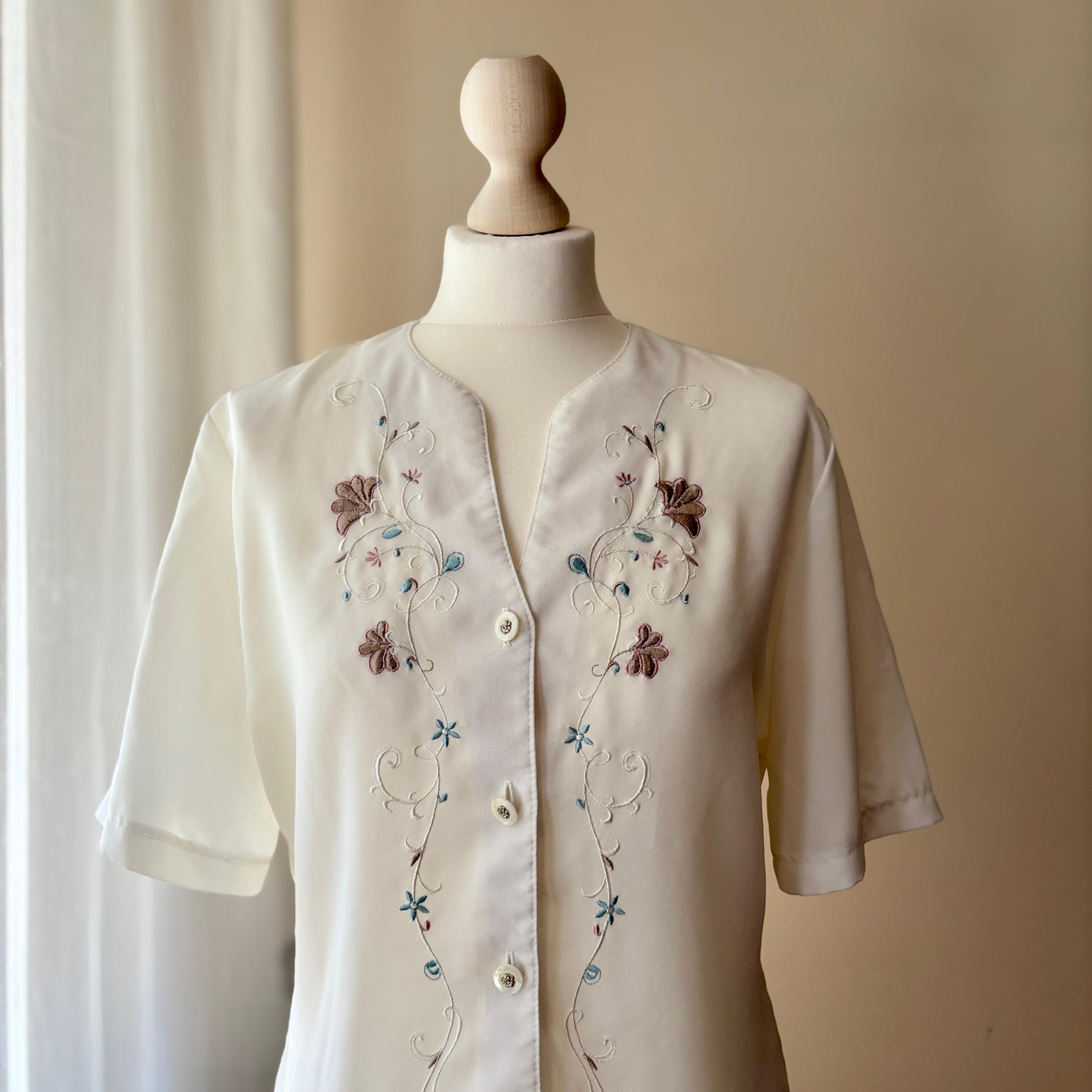 ヴィンテージ80年代スタイルのブラウス、花柄刺繍、半袖、ホワイト 