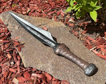 Demon’s Souls inspired Baby's Nail | life-size realistic 3D-printed dagger | con-ready cosplay prop | display decor