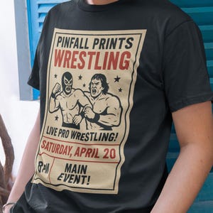 T-shirt polychrome d&#39;affiche de lutte d&#39;impressions de Pinfall | Événement principal ! - T-shirt de lutte professionnelle, chemise de fan de lutte, haut de lutte unisexe, cadeau de lutte