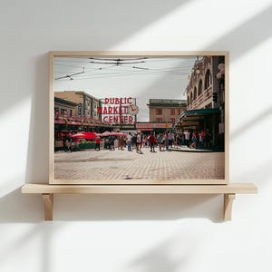 Pike Place Market Filmfoto | Mittelformat Analog Print | Setaball Wandkunst | Vintage Film Fotografie | Sommerliche Stadtansicht