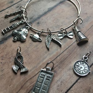 Doctor Who Stitch Marker Bracelet, knitting jewelry for your project bag, set of 11 markers for knit or crochet