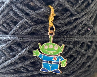 Alien Progress Keeper, purse charm, zipper pull, crochet stitch marker