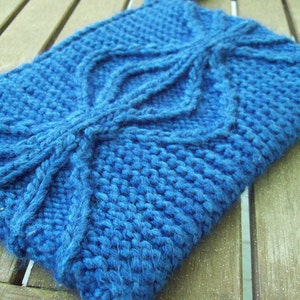 Knitting Pattern: Cabled Zipper Clutch, wristlet, wallet, pouch, DK weight yarn image 2