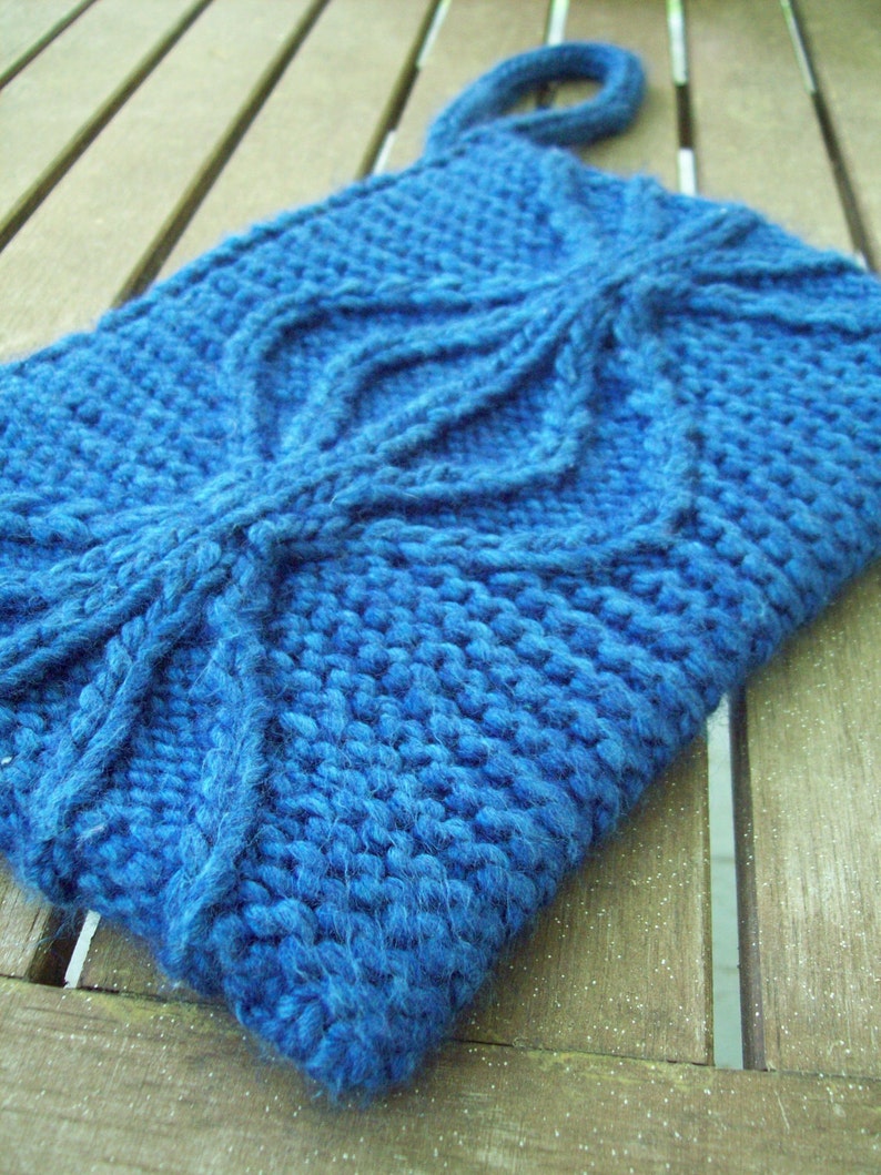 Knitting Pattern: Cabled Zipper Clutch, wristlet, wallet, pouch, DK weight yarn image 2