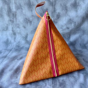 Bolso de mano con estampado de punto naranja y pirámide, bolsa con cremallera para proyectos de tejido y crochet