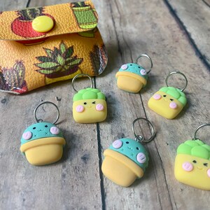 Cactus stitch marker pouch - set of 6 knitting markers for your project bag