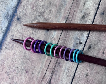 Colorful Closed Rings