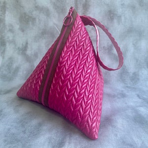 Bolsa triangular, bolso de mano y bolso para proyectos de tejido: textura de punto rosa