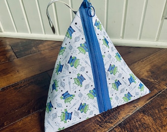 Knitting Project Bag, Triangle Zipper Bag - The Clawwwwwww