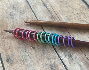 Colorful Closed Rings
