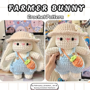 Pode incluir: Boneca de coelho agricultor de crochê usando macacão azul, chapéu bege e bolsa em forma de cenoura. A boneca tem orelhas brancas longas, olhos pretos e bochechas rosadas. O texto "FARMER BUNNY Crochet Pattern" está no topo.