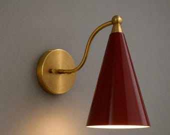 Aplique de pared de latón de estilo moderno de mediados de siglo, lámpara de pared hecha a mano para dormitorio y sala de estar.