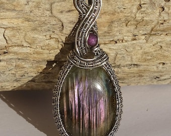 Purple Labradorite and Ruby sterling silver wire pendant. Labradorite pendant, wire wrapped pendant, wire wrap jewelry, labradorite necklace