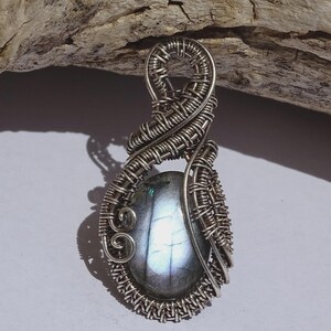 Labradorite sterling silver wire pendant. Labradorite pendant, wire wrapped pendant, wire wrap necklace, labradorite necklace, wire jewelry