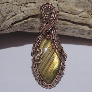 Labradorite copper wire pendant. Labradorite pendant, wire wrapped pendant, wire wrap necklace, labradorite necklace, elven jewelry