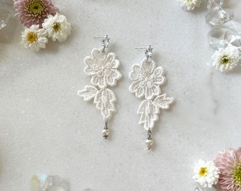 Boucles d'oreilles de mariée en dentelle délicate, boucles d'oreilles de mariage de style vintage perle délicate, cadeau de demoiselle d'honneur