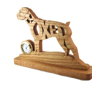 Reloj de escritorio o estante con orejas sin recortar de perro boxer hecho a mano con sierra de marquetería de madera de roble por KevsKrafts imagen 3