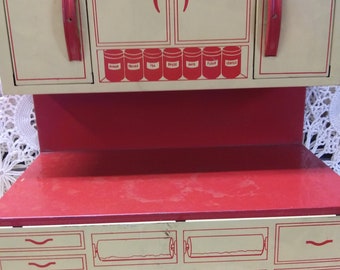 1950&#39;s Wolverine Red Doll Kitchen Cupboard