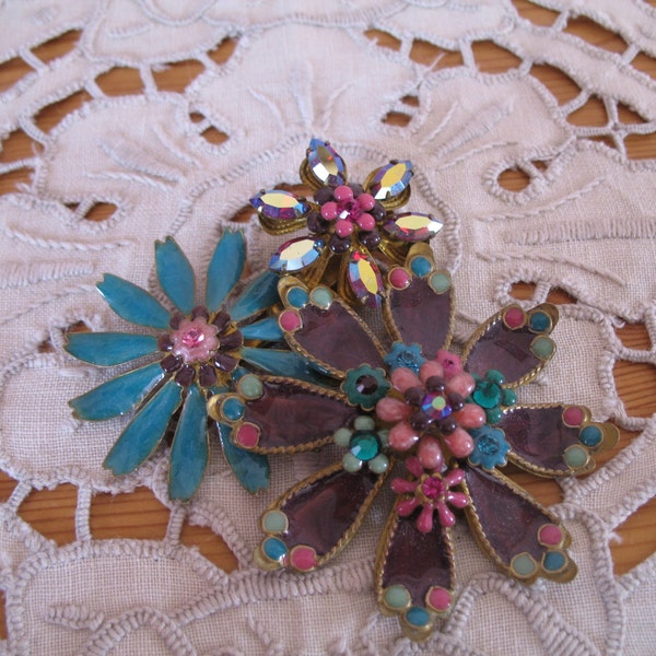 Vintage 3-D Enamel Cluster Flower Pin, Gorgeous, signed