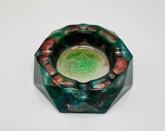 Emerald Ember Resin Ashtray – Handmade Faceted Epoxy Ashtray