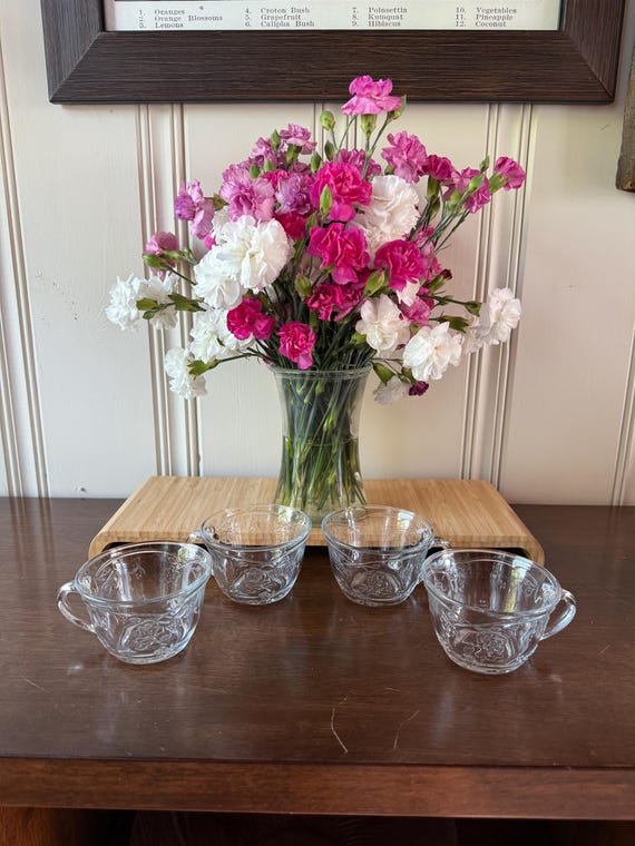 Vintage Clear Glass Tea Cups with Embossed Floral Design – Set of 4