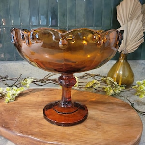 Bol vintage sur piédestal en forme de larme en verre ambré de l'Indiana. Présentoir de centre de table antique