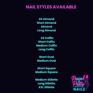 Op de afbeelding: Een neonbord op een zwarte achtergrond toont verschillende nagelstijlen: XS Almond, Short Almond, Almond, Long Almond, XS Coffin, Short Coffin, Medium Coffin, Long Coffin, Short Oval, Medium Oval, Short Square, Medium Square, Medium Stiletto, Long Stiletto en XXL Stiletto.
